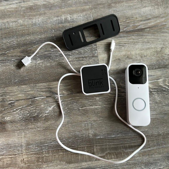 Blink doorbell with sync module 2 and optional tilted wall mount - Picture 1 of 5